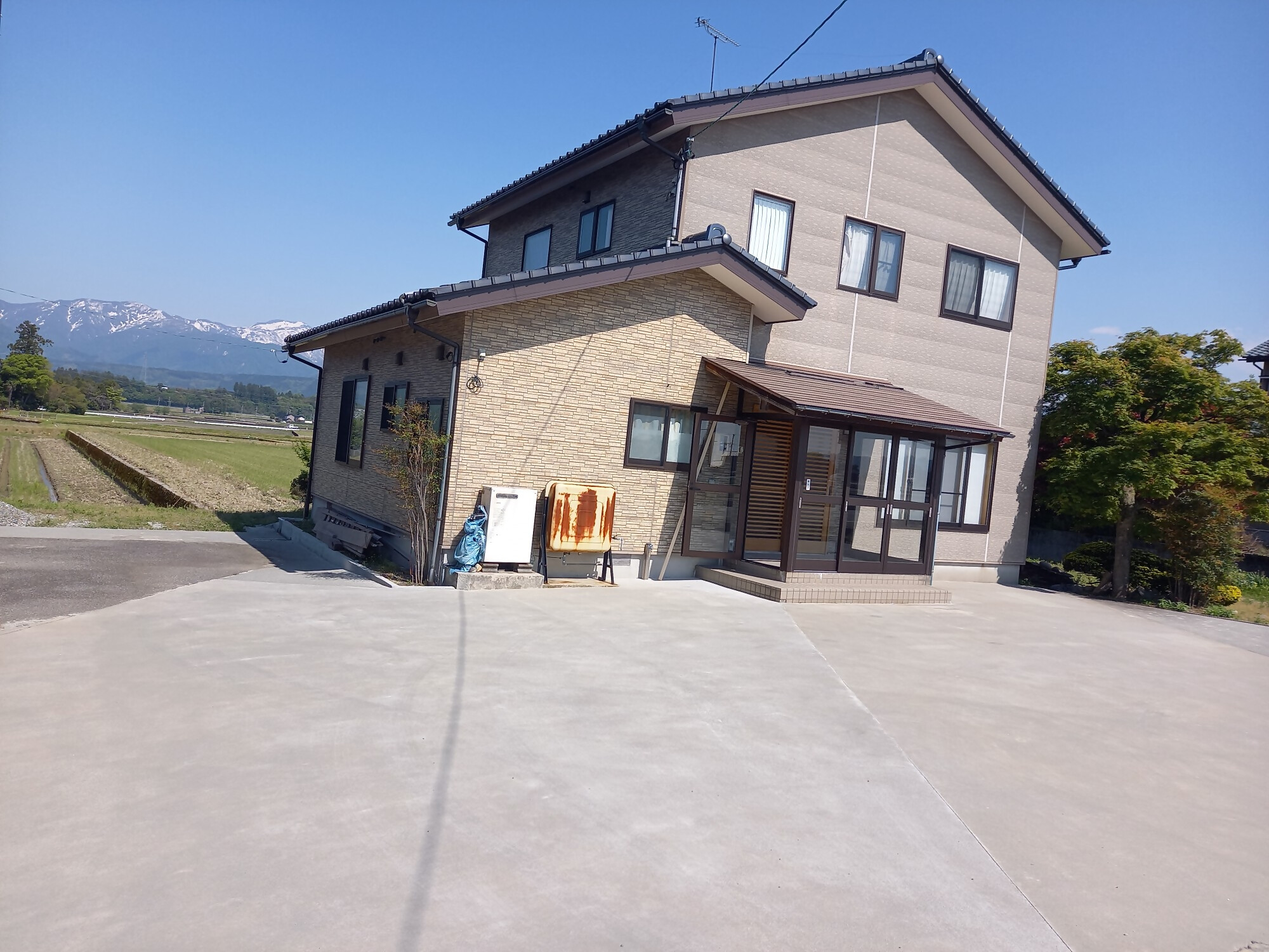 木造2階建て  （6LDK）