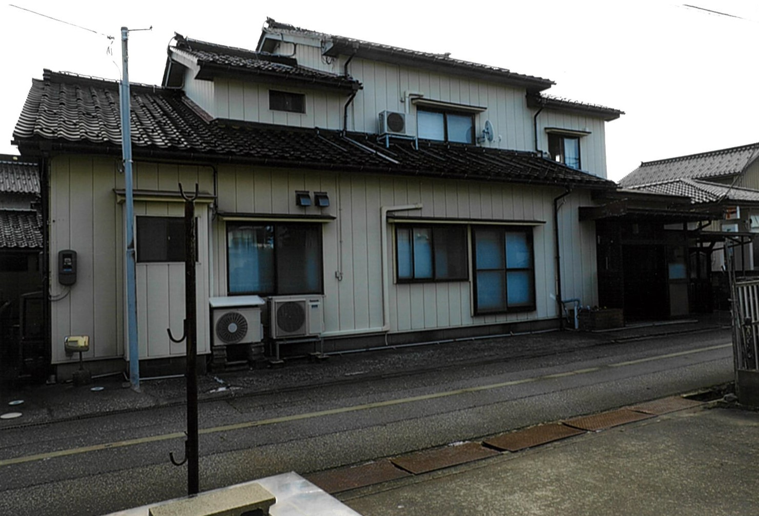 木造２階建て(8DK)