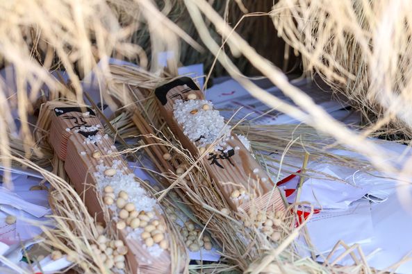 祭りに用いられる「木偶さま」と呼ばれる男女一対の木製の人形